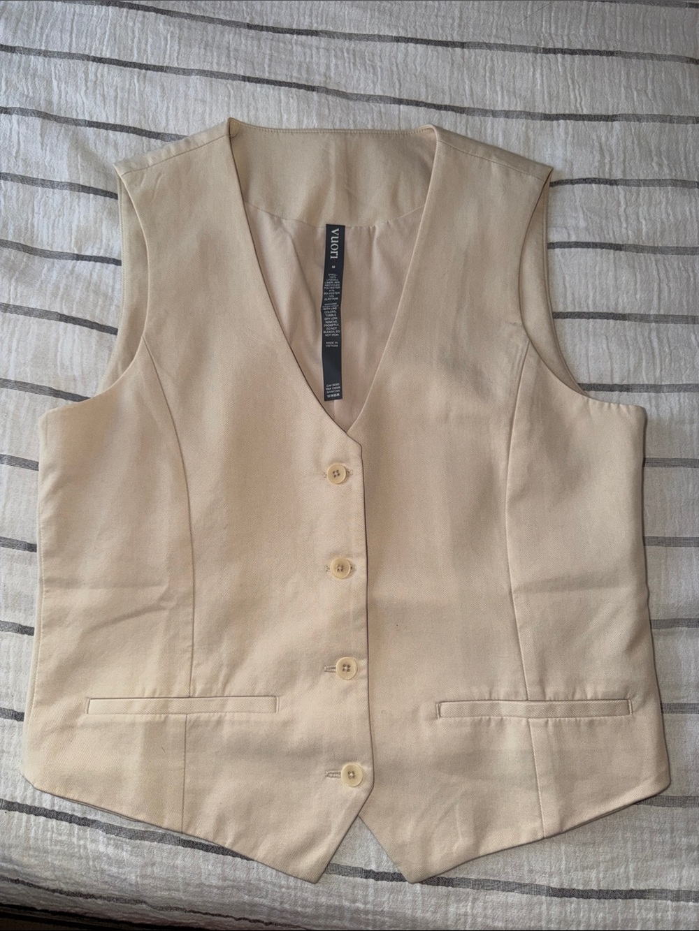 Vuori - size M Women's Cream Button-Front Vest